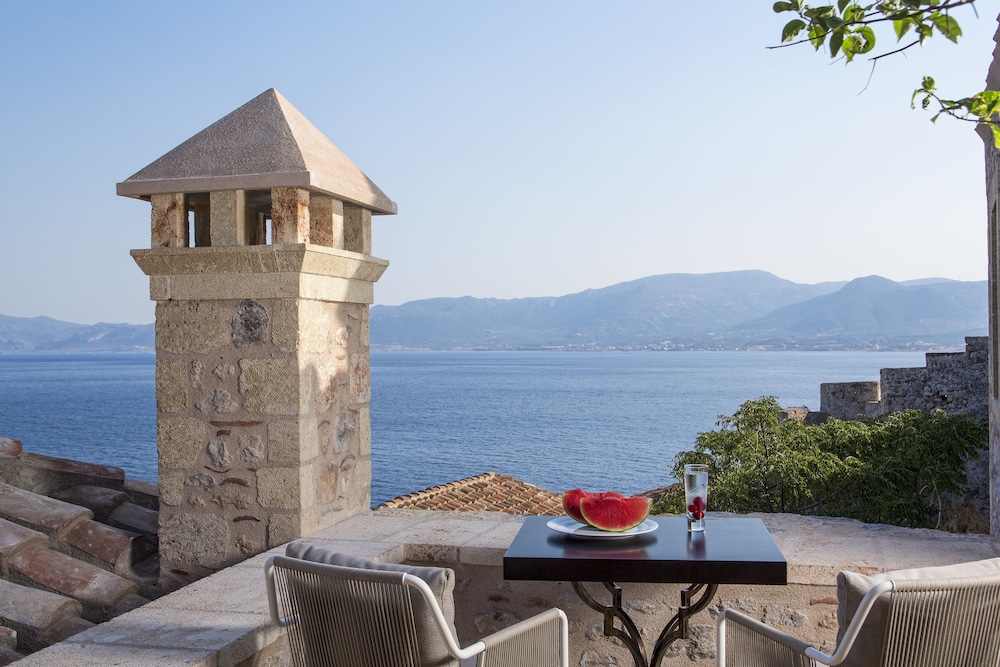 Moni Emvasis Luxury Suites 4/70