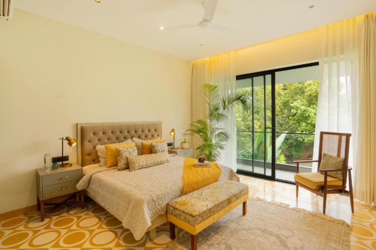 ELIVAAS Purosol 3BHK Pool Villa close to Ozran Beach 8/21