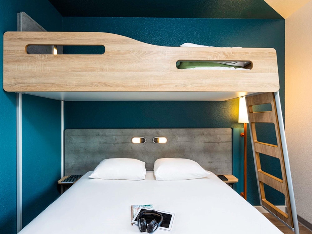 Room, 1 Double and 1 Single Bed, Accessible