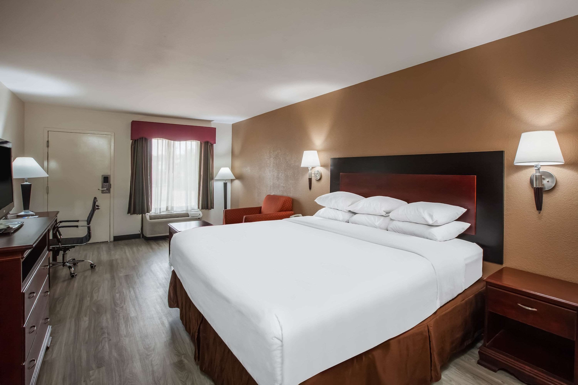 ROOM, KING BED, ACCESSIBLE