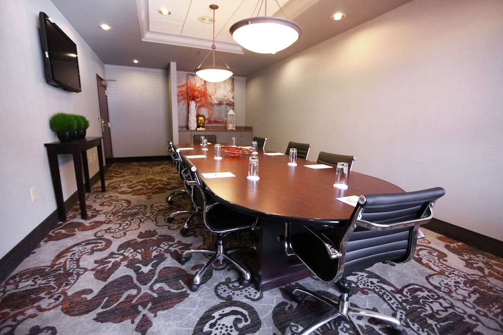 Hilton Garden Inn Des Moines Airport 68/78