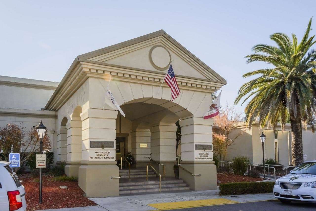Lions Gate Hotel 39/44