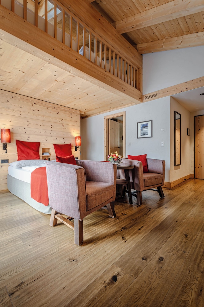 غرفة عائلية بسرير مزدوج بإطلالة على الجبل بشرفة بغرفة نوم واحدة مع أريكة، Hotel Spitzhorn 4/7
