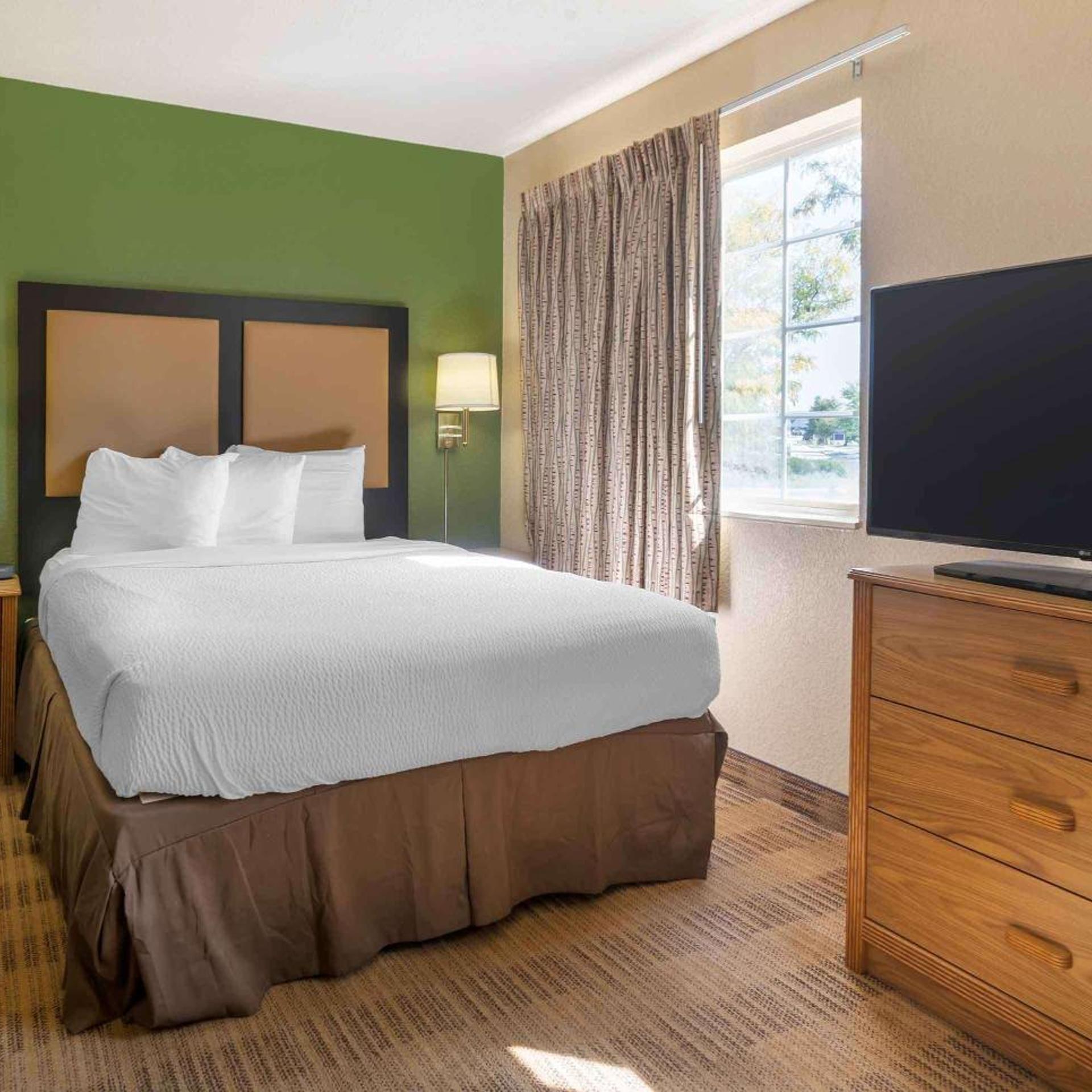 Deluxe, Studio, Queen Bed