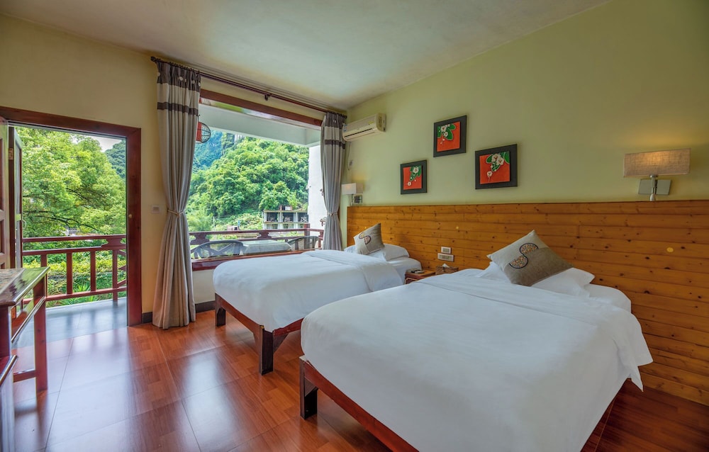 CLASSIC, TWIN BEDS, POOL VIEW