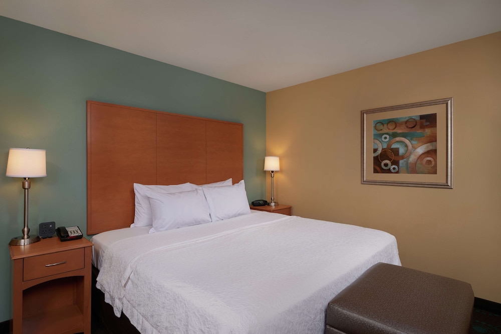Hampton Inn & Suites Canton 15/54