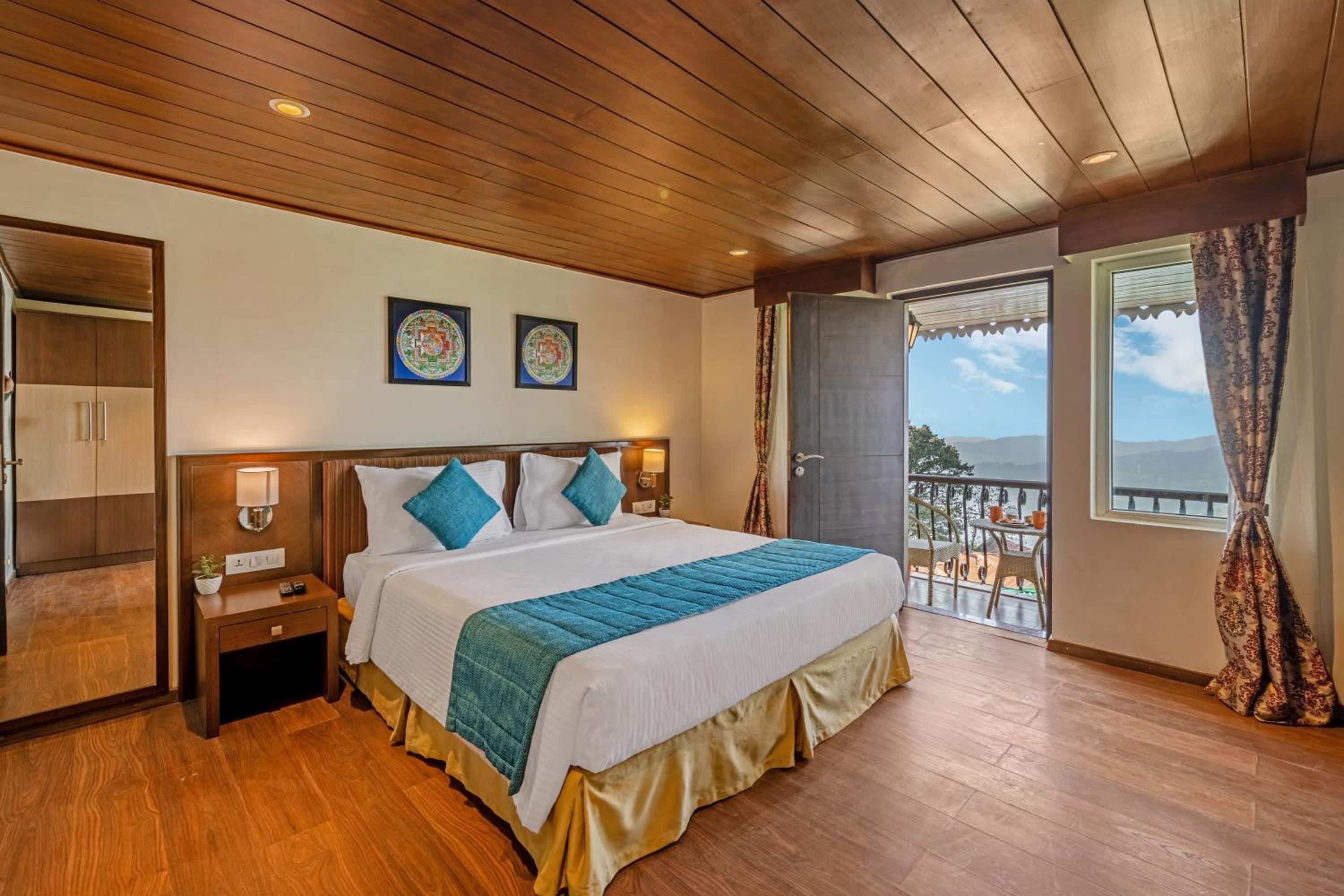 Privilege, Suite, Double Bed, Valley View, Sofa, Balcony