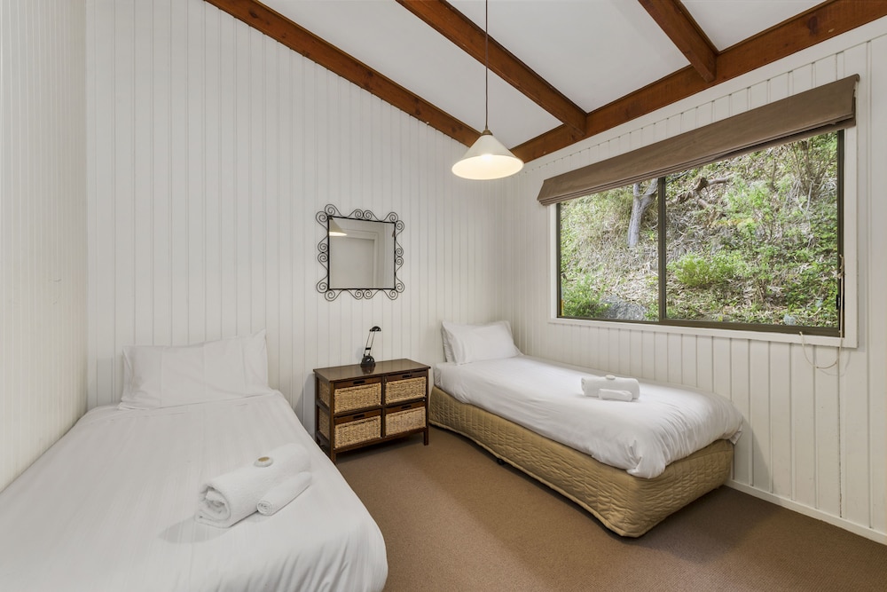 BEACON POINT OCEAN VIEW VILLAS 18/70