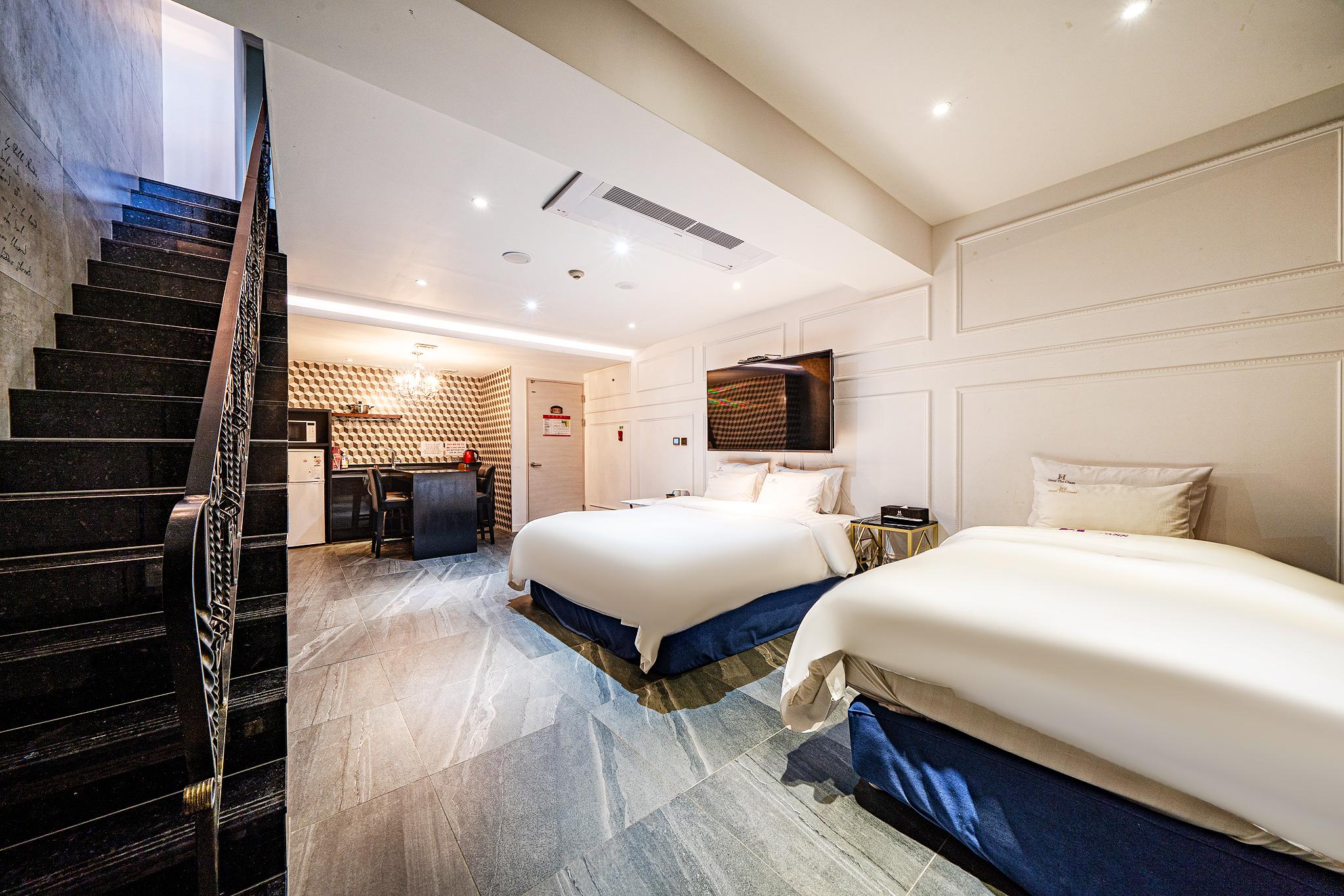 Royal, Suite, Twin Beds, Disney Tower