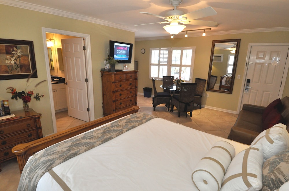 Tropical Beach Resorts 26/79