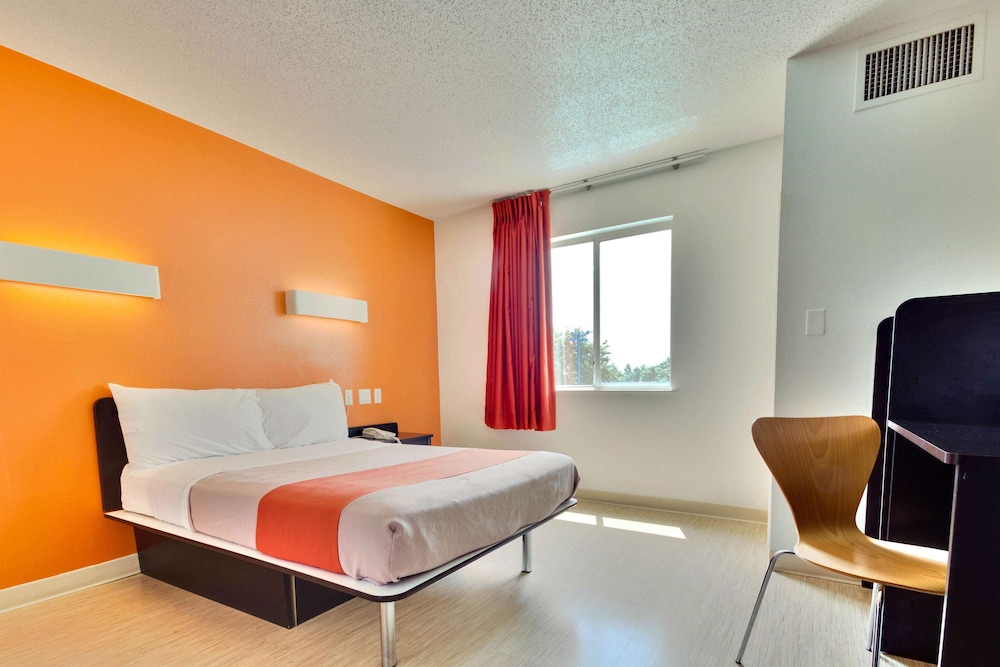 Motel6 Lewisville, TX - Dallas 27/48