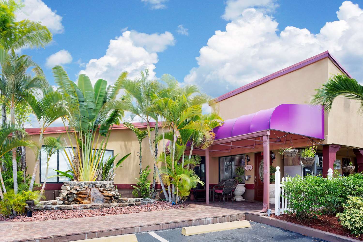 Knights Inn Port Charlotte 1/10