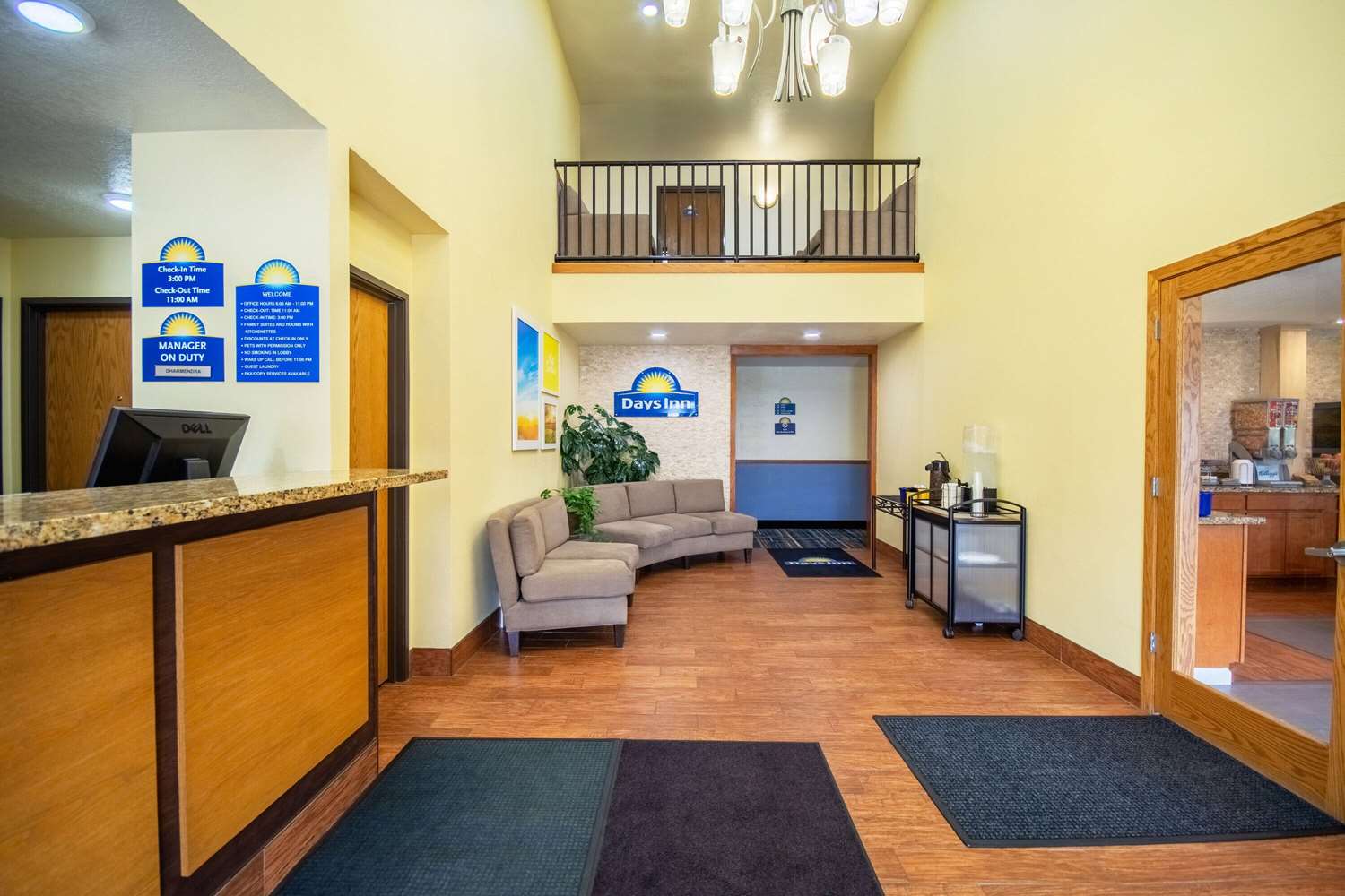 Days Inn by Wyndham Evansdale Waterloo 7/40