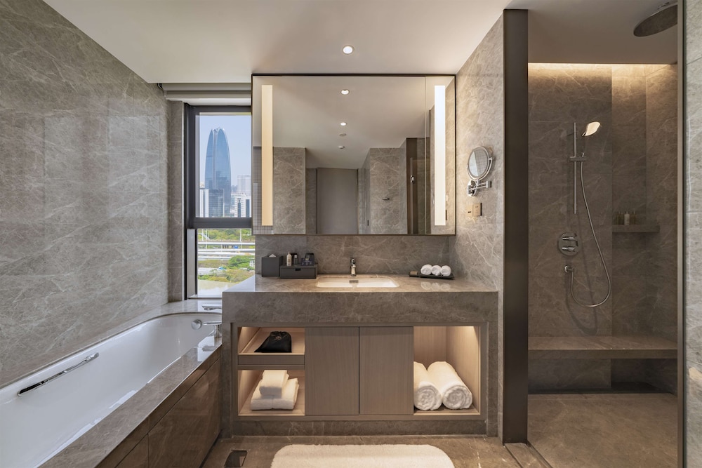 DoubleTree by Hilton Shenzhen Nanshan Hotel and Residences 14/45