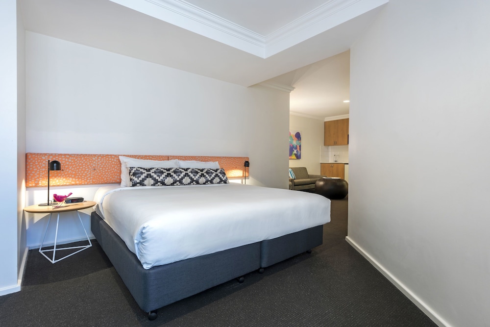 Oaks Perth Hotel 11/61