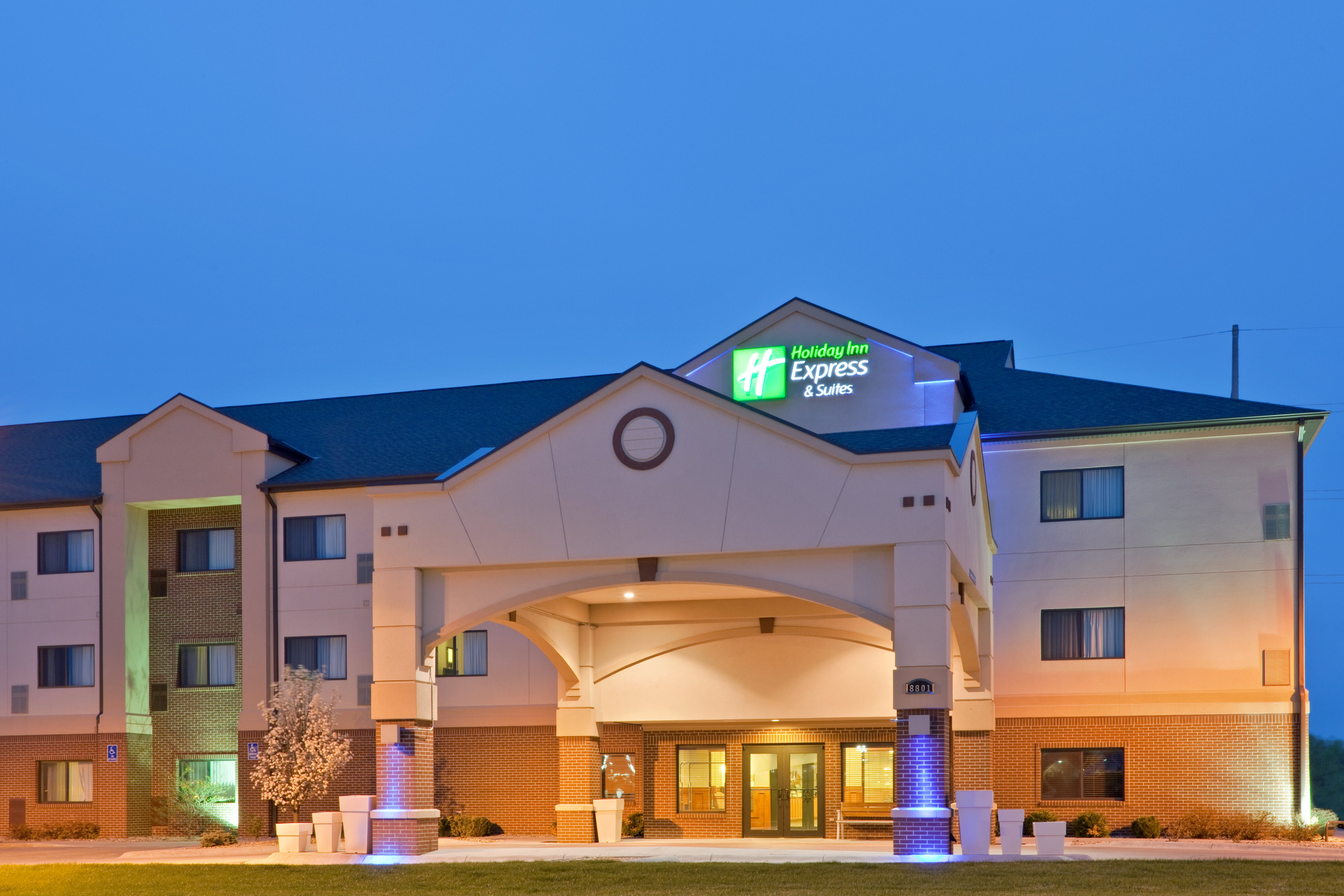 Holiday Inn Express and Suites Lincoln South 2/53