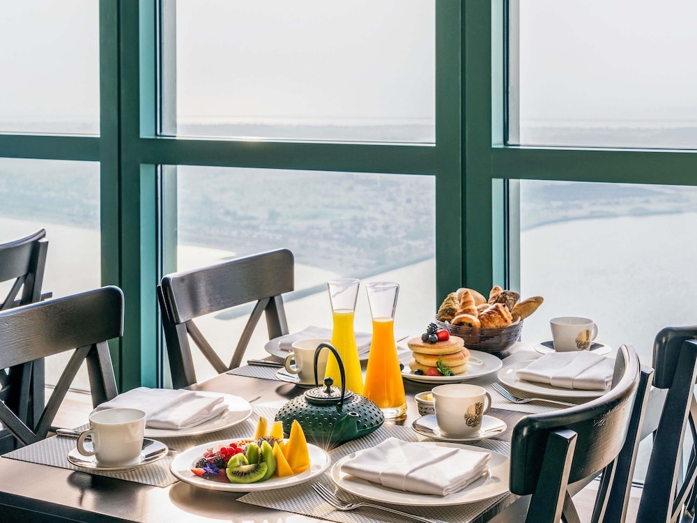 Sofitel Abu Dhabi Corniche 54/66