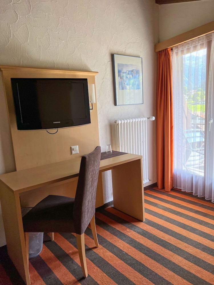 Madrisa Lodge 33/62