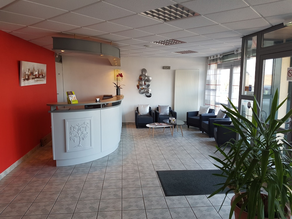HOTEL LA HAIE DES VIGNES 4/68