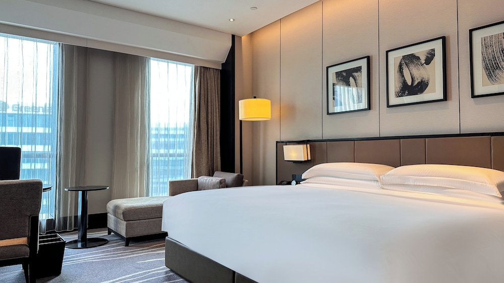 1 Bedroom, Suite, King Bed, Single Bed