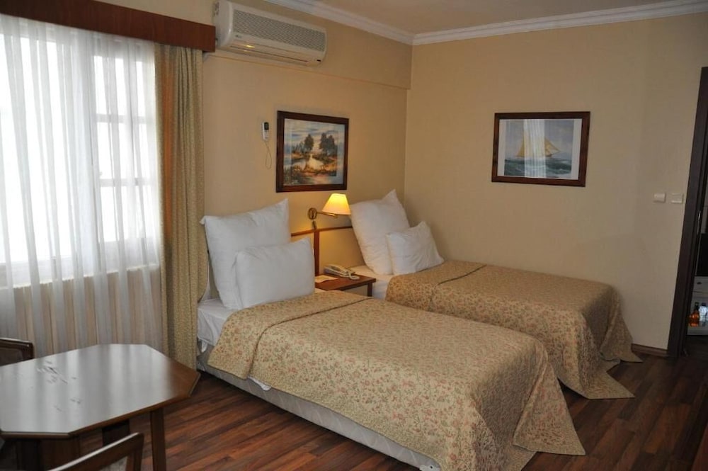 Diapolis Hotel 10/50