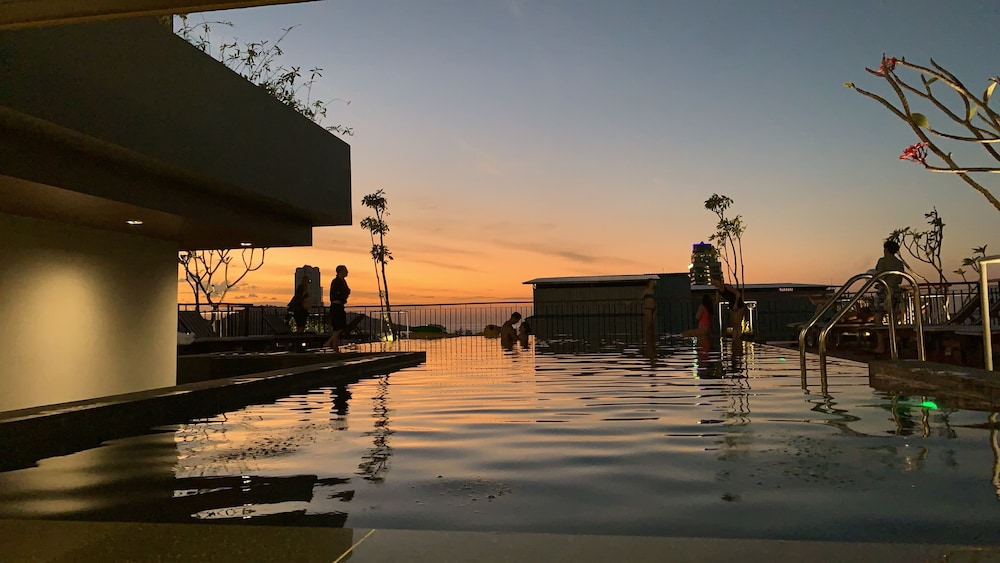 Rak Elegant Hotel Patong 64/69