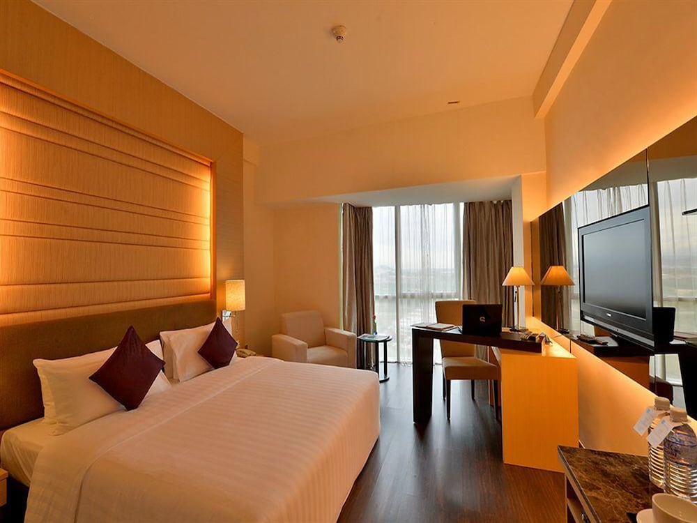 DELUXE, KING BED