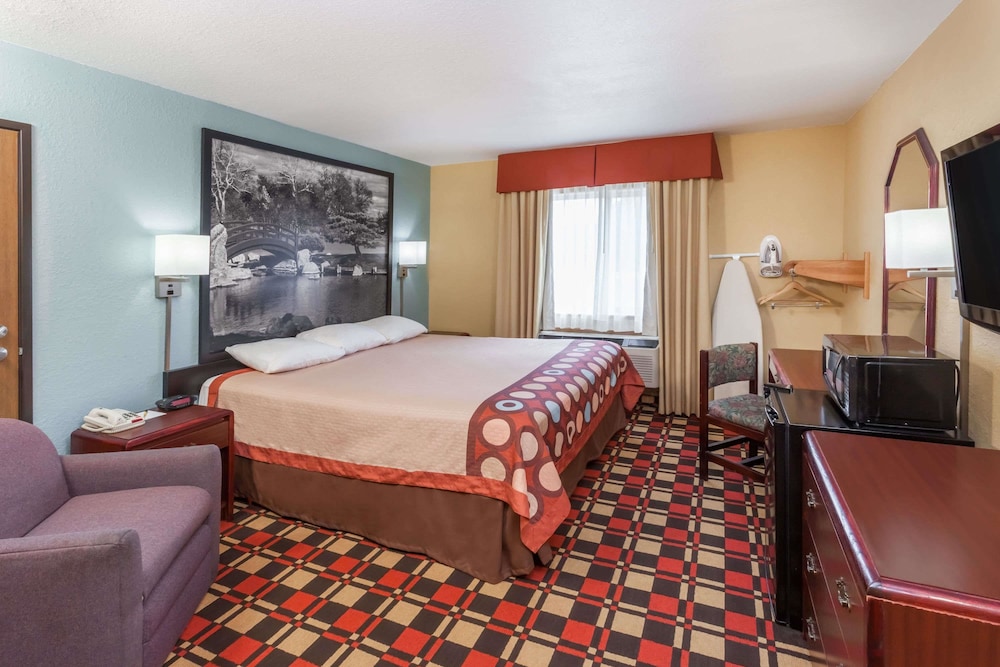 Econo Lodge Chillicothe IL 8/25