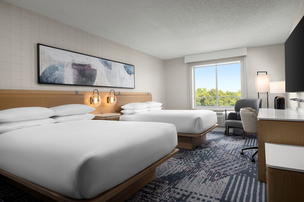 STANDARD, 2 QUEEN BEDS