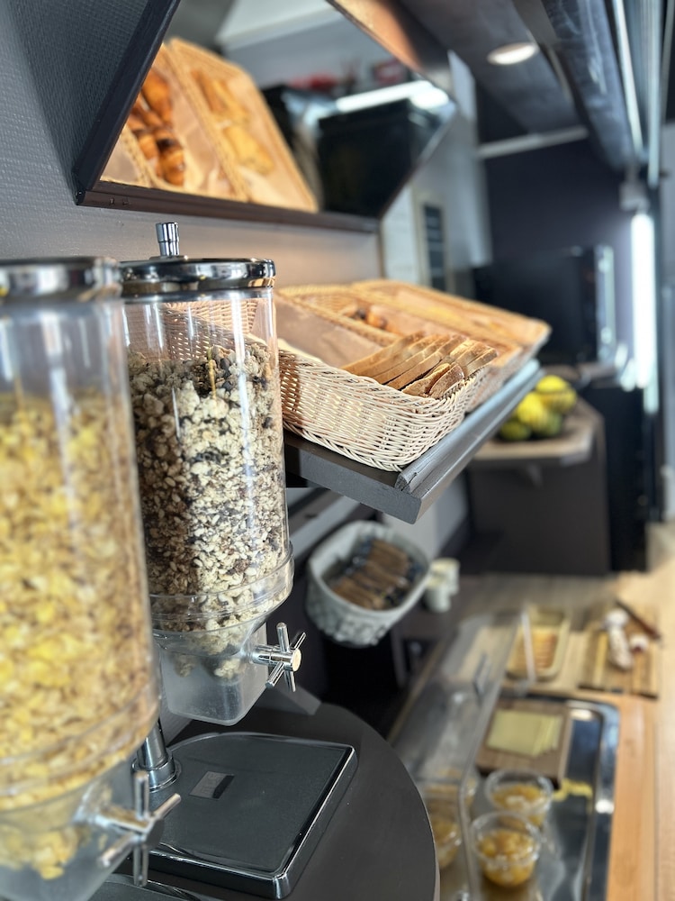 Hotel Wood Inn Merignac 32/52