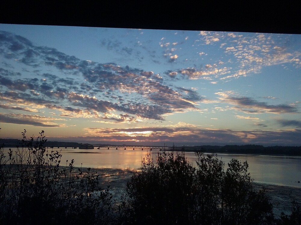 Bay Bridge Motel 33/45