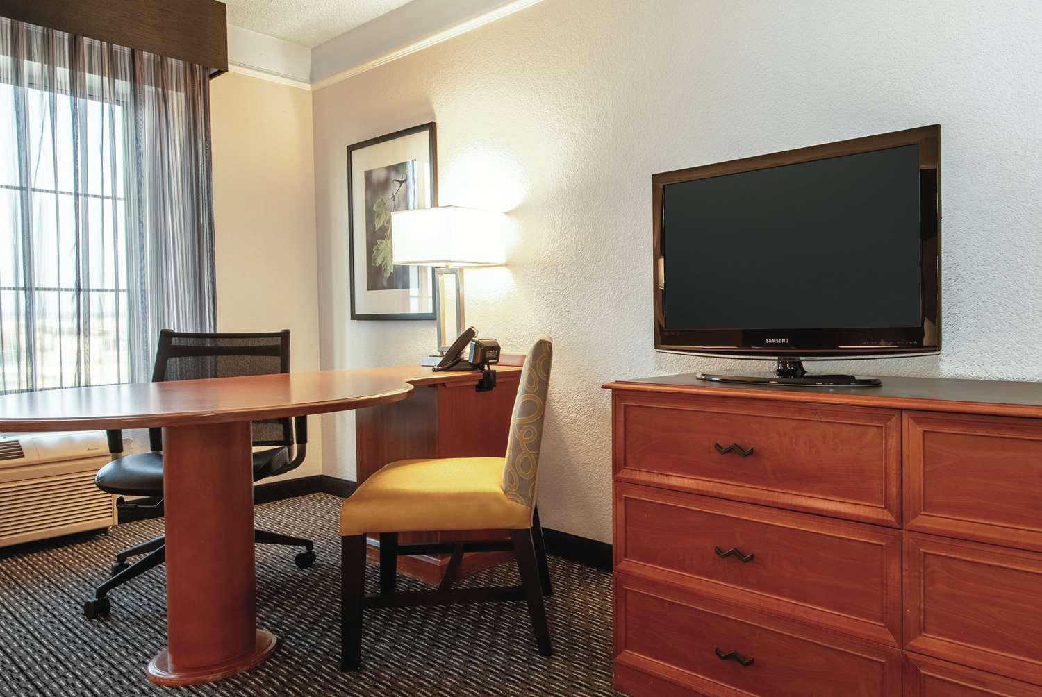 La Quinta Inn & Suites by Wyndham Ontario Airport 45/58