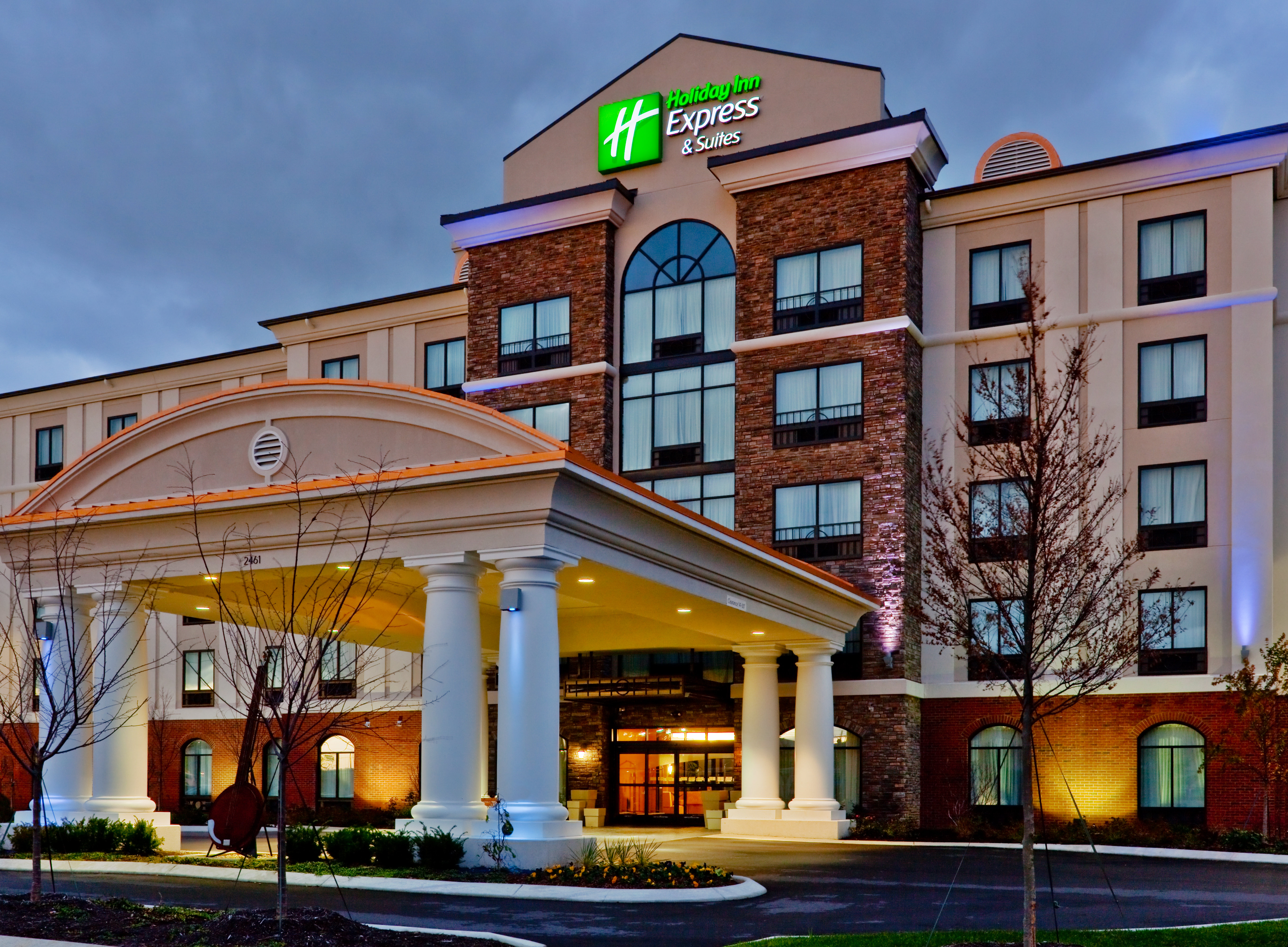 Holiday Inn Express Hotel and Suites Nashville-Opryland 4/64