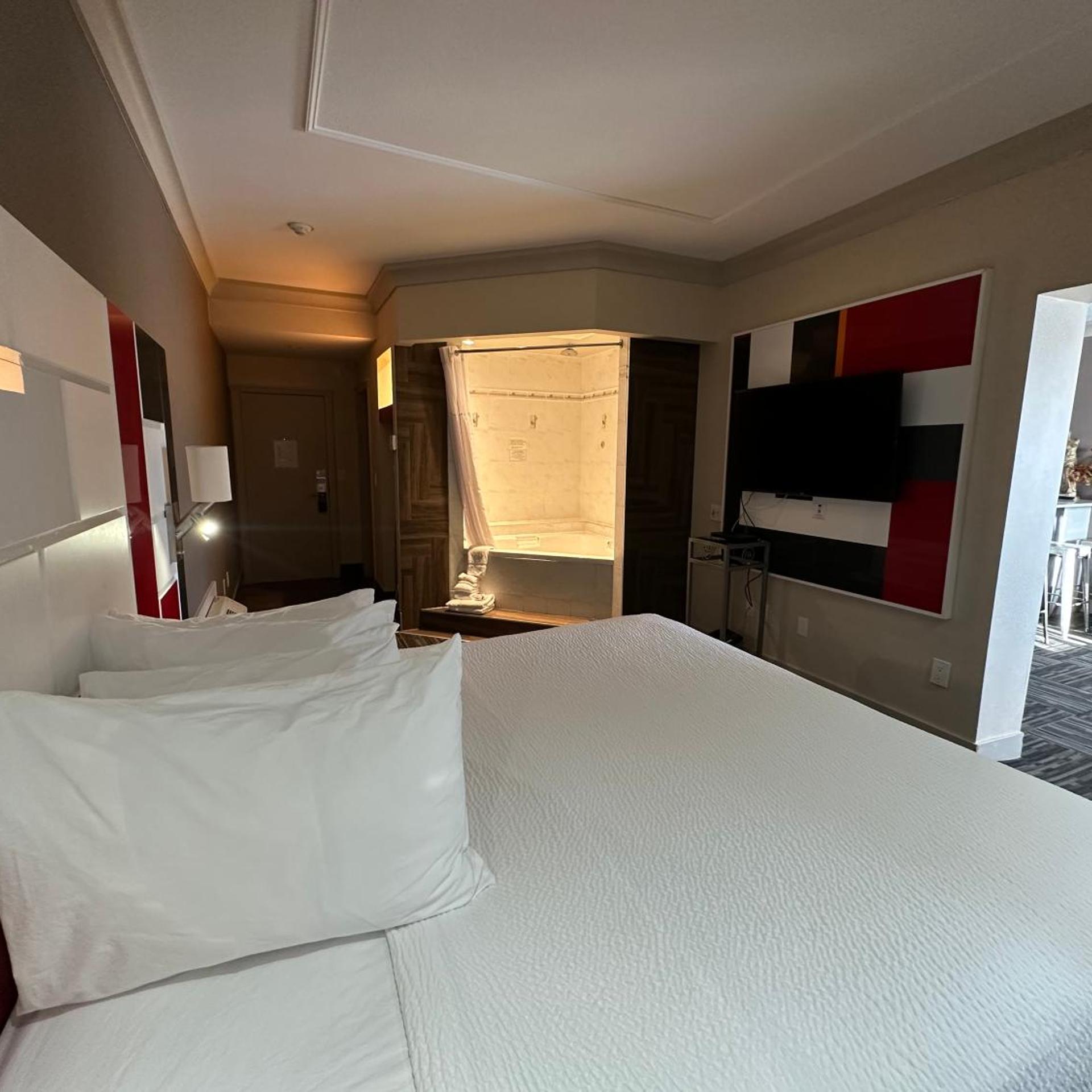 Suite, King Bed, Hot Tub