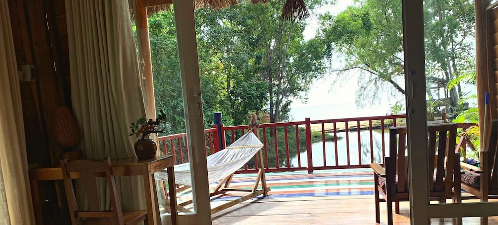 Bamboo Cottages 58/73