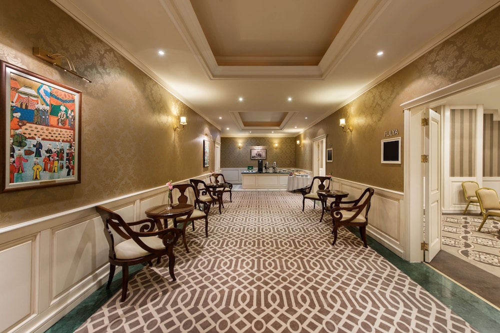 Elite World Comfy Istanbul Taksim Hotel 70/87