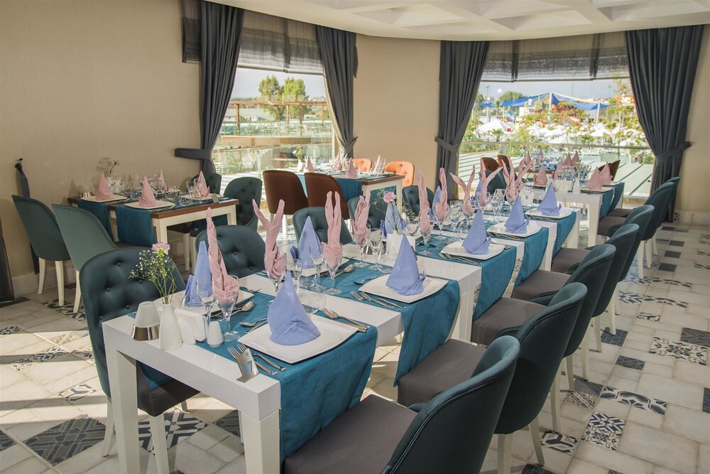 Dream World Aqua Hotel 30/50