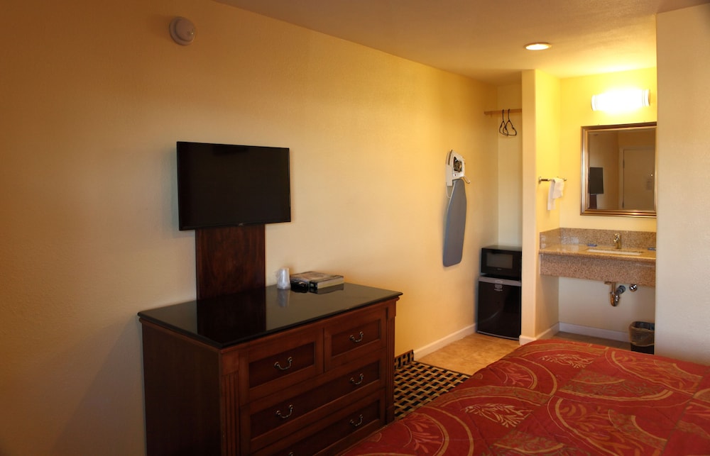 Bay Breeze Inn 3/56