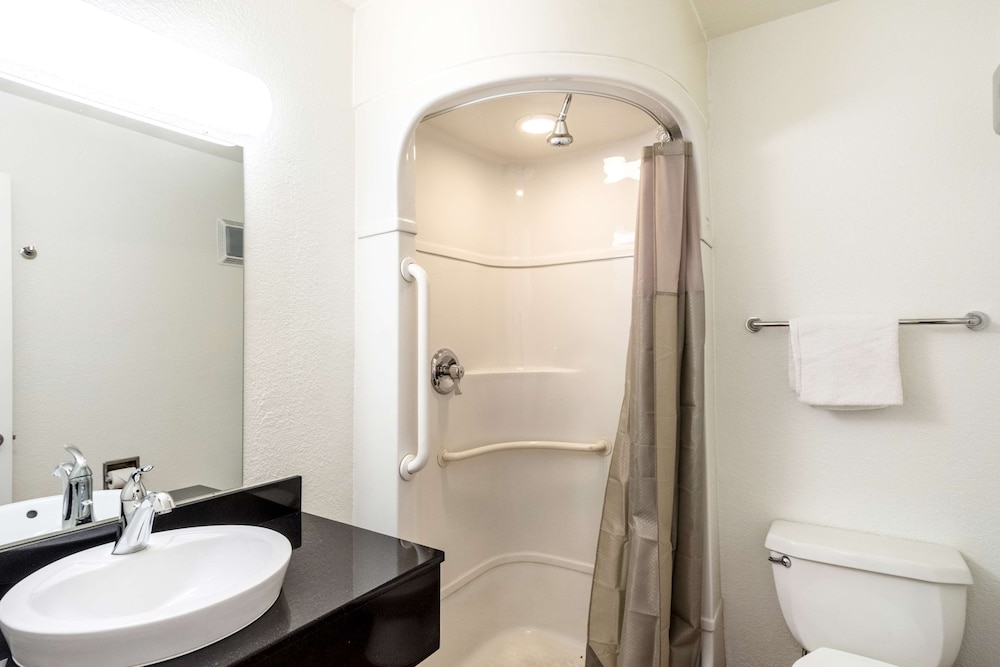 Motel6 Redding, CA - Central 44/47