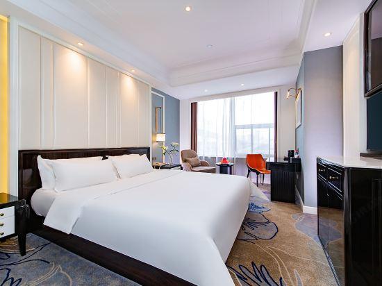 Urban, Queen Bed