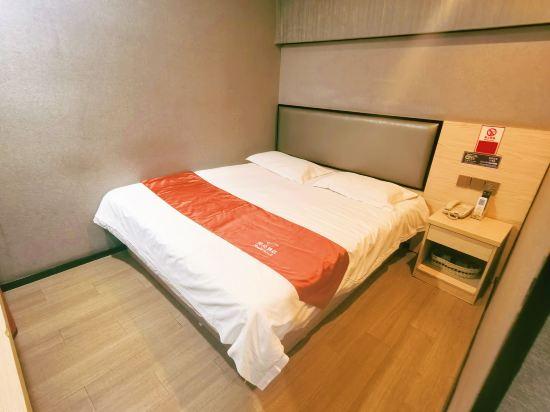 ROOM, DOUBLE BED, NO WINDOW