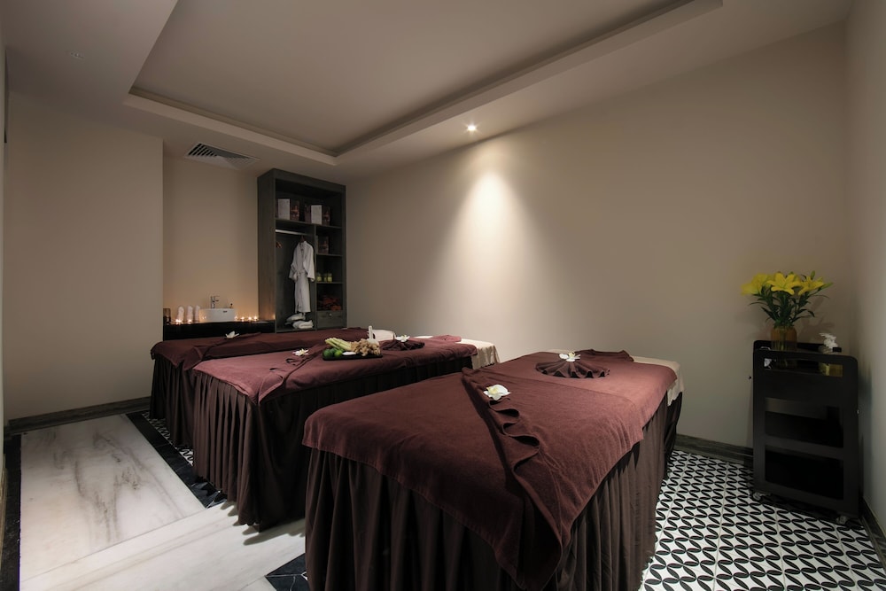 MAY DE VILLE Crown Hotel 20/46