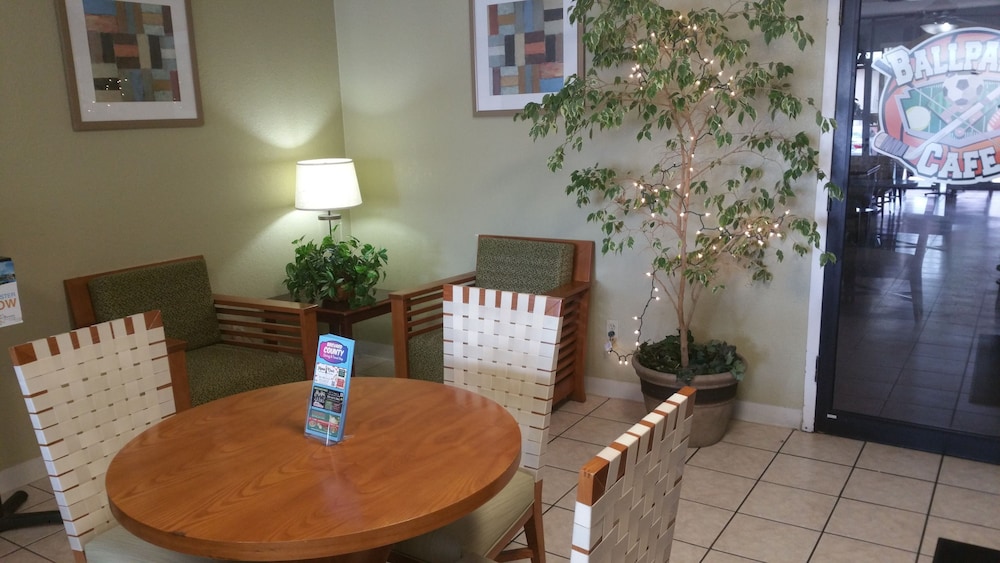 Days Inn By Wyndham Cocoa Cruiseport West At I-95/524 29/42