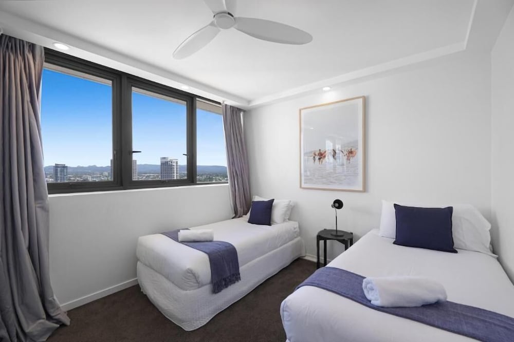 3 BEDROOMS, DELUXE, APARTMENT
