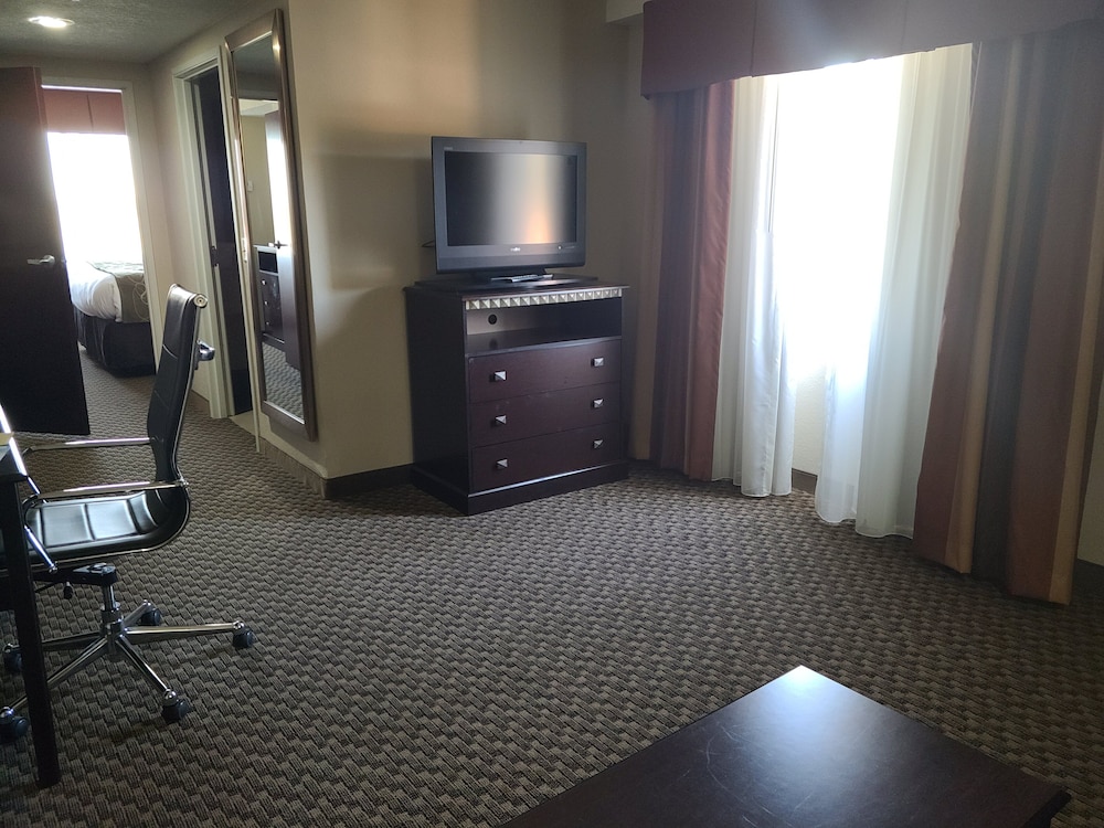 Comfort Suites Forsyth Near I-75 42/49