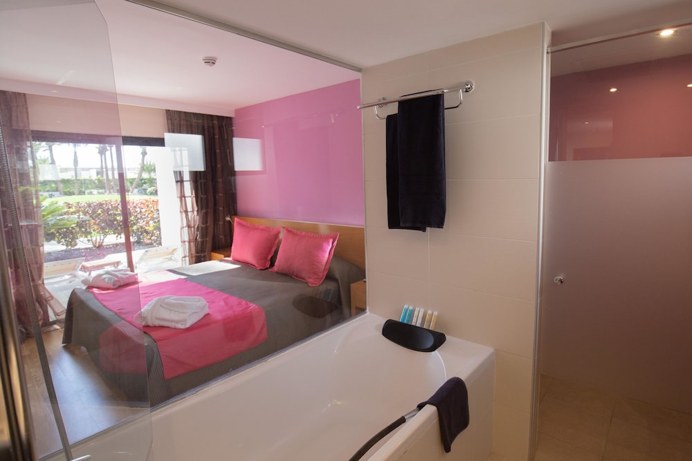 R2 Romantic Fantasia Dreams And Suites Hotel Adults Only 11/64