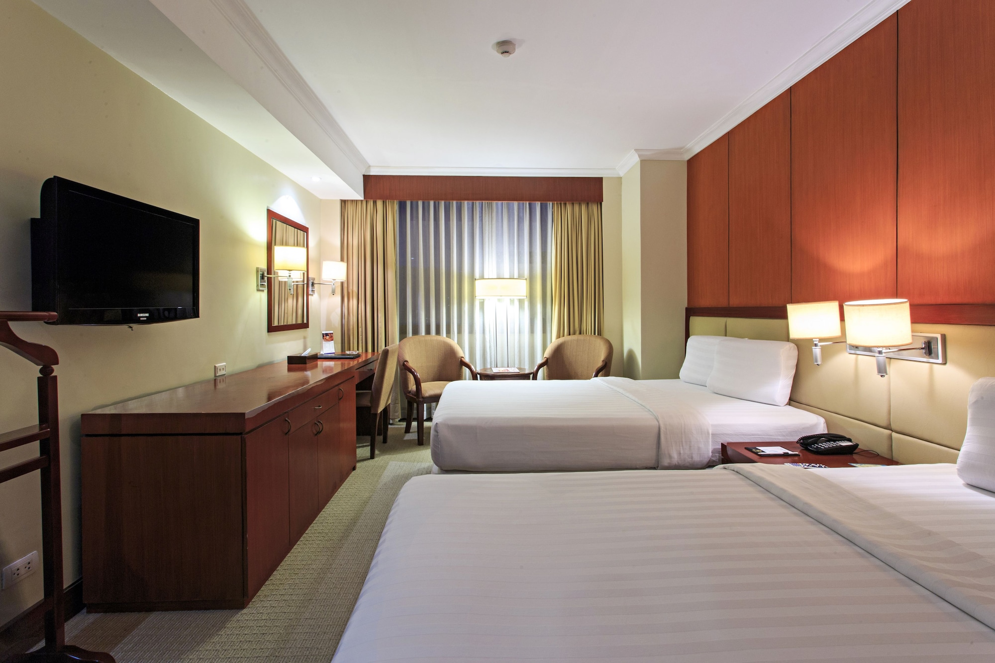 Plus, Parklane, 1 Double and 1 Single Bed