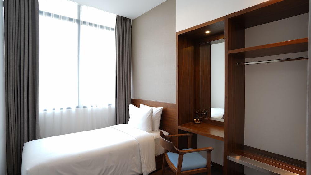 Veranda Serviced Residence @ Puri 23/74