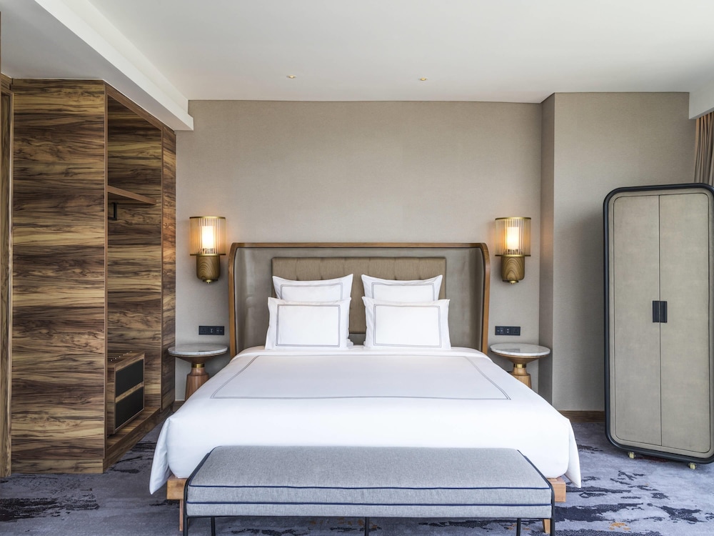 Swissotel Jakarta PIK Avenue 23/75
