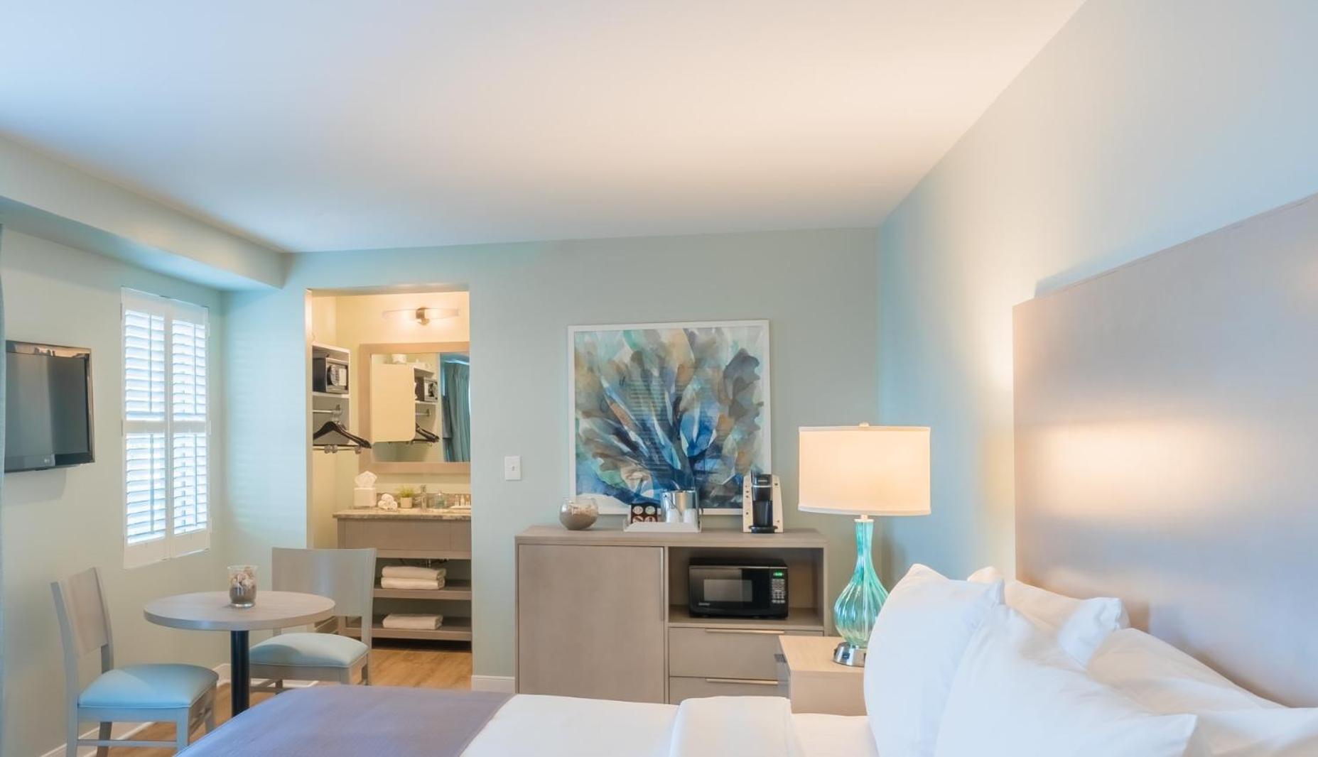 Room, Queen Bed, Ocean Front, Balcony